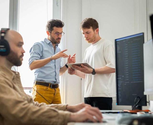 Video formats - Business man